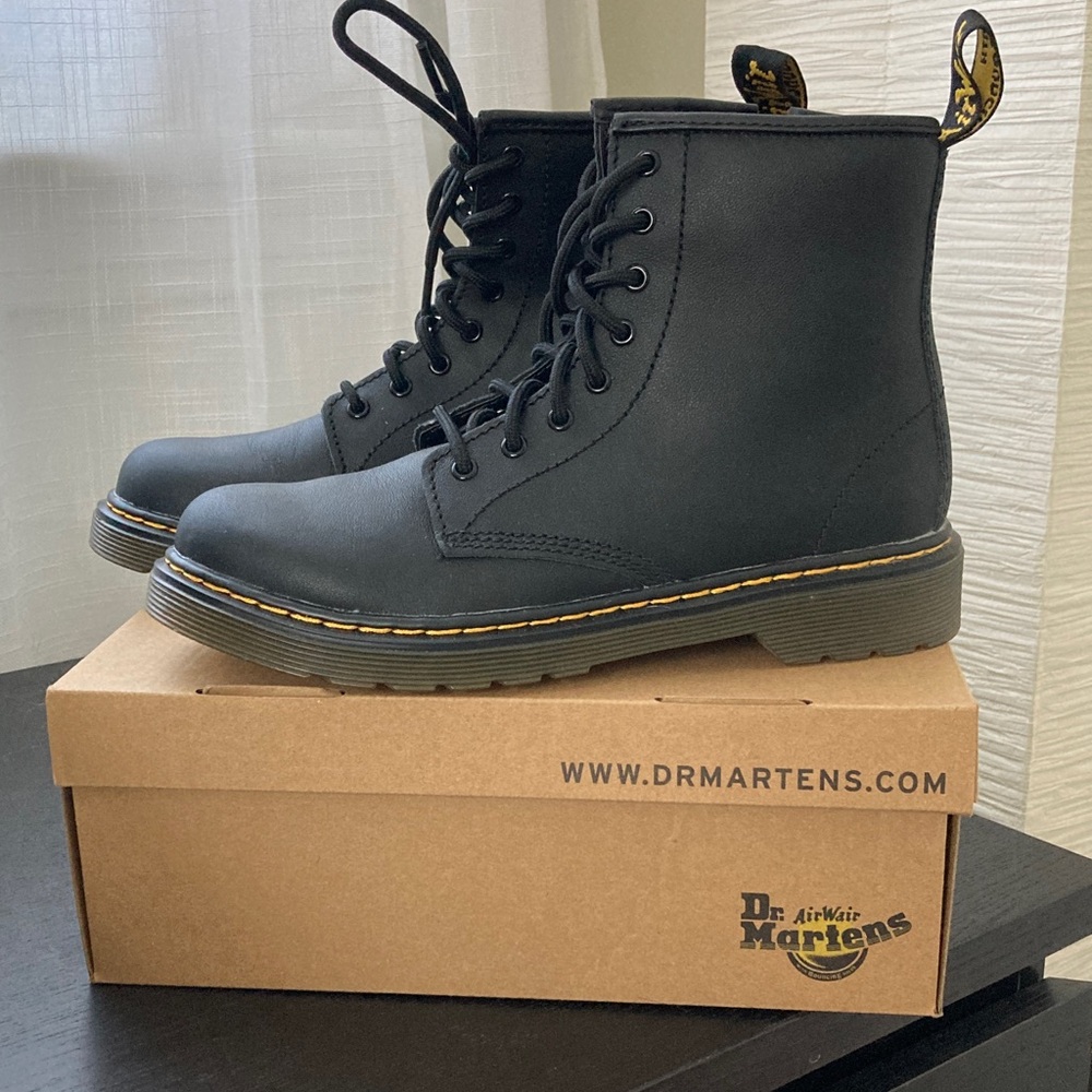 Dr. Martens boots 1460 J - new in box